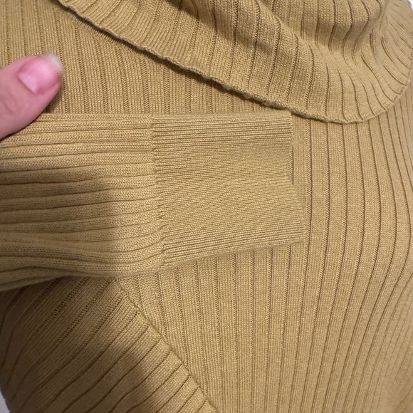 Cabi Women's Happy Pullover Sweater style 4627- Yellow Green EUC - Picture 4 of 7